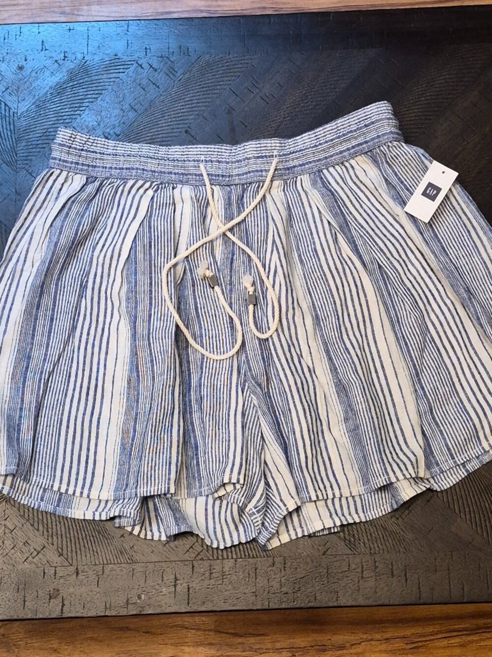 GAP Linen & Rayon Flowy Shorts Size Medium